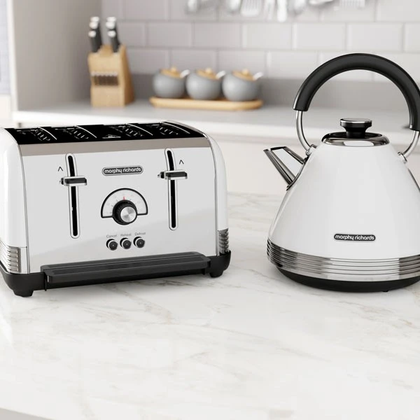 Morphy Richards Venture Retro White 4 Slice Toaster 9 Morphy Richards Venture Retro White 4 Slice Toaster - Image 7